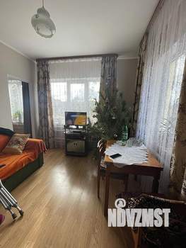 Дом 50м², 2-этажный, участок 6 сот.  