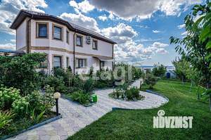 Дом 242м&sup2;, 3-этажный, участок 10 сот.  