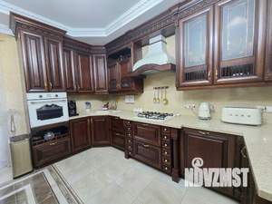 Дом 304м², 2-этажный, участок 6 сот.  