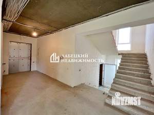 Дом 350м&sup2;, 3-этажный, участок 10 сот.  