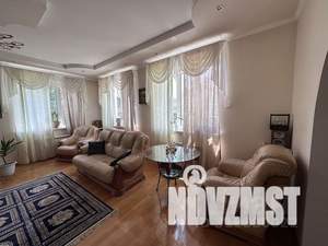 Дом 750м², 2-этажный, участок 8 сот.  