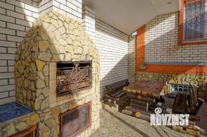 Дом 727м&sup2;, 2-этажный, участок 10 сот.  