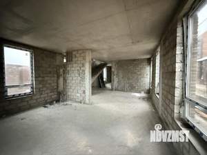 Дом 300м&sup2;, 2-этажный, участок 4 сот.  