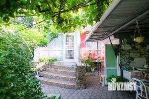 Дом 182м&sup2;, 3-этажный, участок 367 сот.  