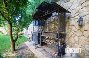 Дом 560м², 3-этажный, участок 26 сот.  