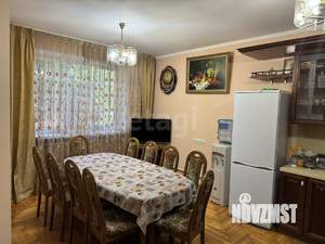 Дом 250м&sup2;, 2-этажный, участок 4 сот.  