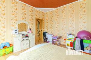 Дом 253м&sup2;, 3-этажный, участок 9 сот.  