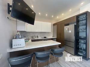 Дом 450м&sup2;, 2-этажный, участок 6 сот.  