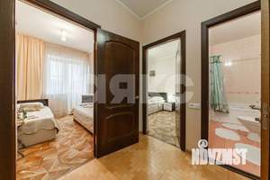 Дом 954м&sup2;, 2-этажный, участок 7 сот.  