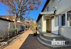 Дом 182м&sup2;, 2-этажный, участок 4 сот.  