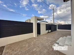 Дом 232м&sup2;, 2-этажный, участок 4 сот.  