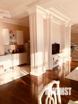 Коттедж 350м², 2-этажный, участок 6 сот.  