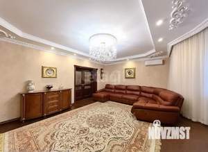 Дом 304м², 2-этажный, участок 6 сот.  