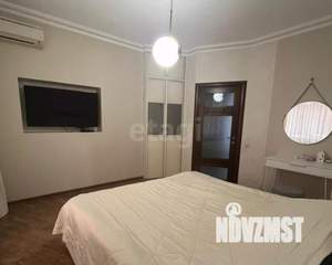 Дом 380м&sup2;, 3-этажный, участок 4 сот.  