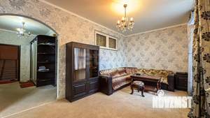 Дом 670м², 3-этажный, участок 4 сот.  