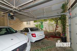 Дом 300м&sup2;, 2-этажный, участок 4 сот.  