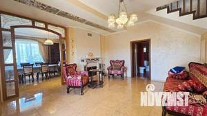 Дом 532м&sup2;, 3-этажный, участок 10 сот.  