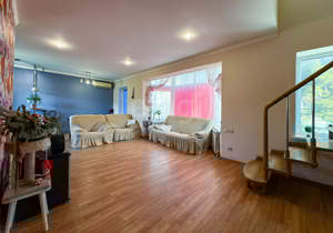 Дом 184м&sup2;, 3-этажный, участок 6 сот.  