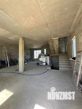 Дом 220м&sup2;, 3-этажный, участок 4 сот.  