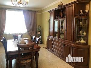 Дом 353м&sup2;, 2-этажный, участок 6 сот.  