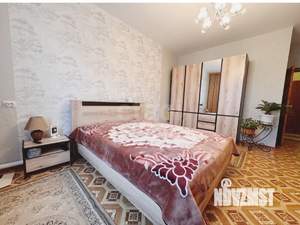 Дом 240м&sup2;, 3-этажный, участок 8 сот.  