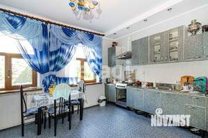 Дом 220м&sup2;, 2-этажный, участок 7 сот.  