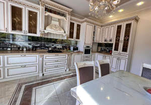 Дом 201м&sup2;, 2-этажный, участок 4 сот.  