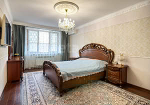 Дом 304м&sup2;, 2-этажный, участок 6 сот.  