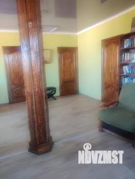 Дом 254м&sup2;, 3-этажный, участок 15 сот.  