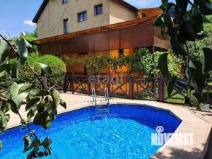 Дом 420м&sup2;, 3-этажный, участок 8 сот.  