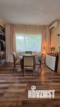 Коттедж 200м², 2-этажный, участок 6 сот.  