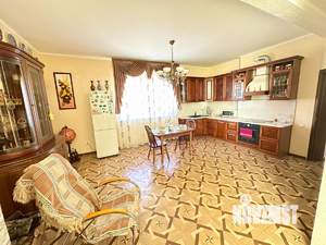 Дом 178м&sup2;, 2-этажный, участок 18 сот.  