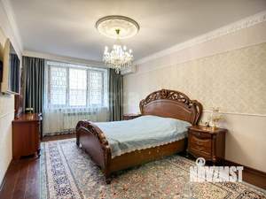 Дом 304м&sup2;, 2-этажный, участок 6 сот.  