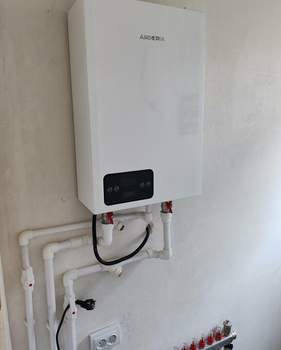 Дом 100м&sup2;, 1-этажный, участок 8 сот.  