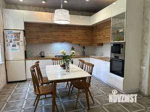 Дом 184м², 2-этажный, участок 8 сот.  