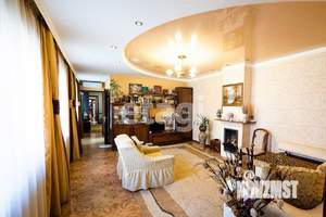 Дом 224м&sup2;, 3-этажный, участок 6 сот.  