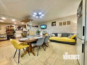 Дом 301м&sup2;, 3-этажный, участок 8 сот.  