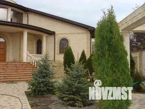 Дом 1100м&sup2;, 2-этажный, участок 14 сот.  