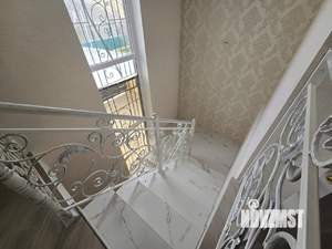 Дом 180м&sup2;, 2-этажный, участок 3 сот.  