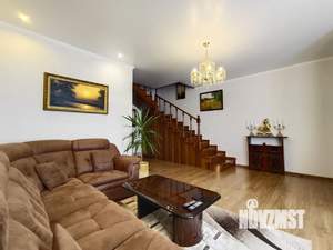 Дом 220м², 2-этажный, участок 6 сот.  