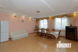 Дом 727м&sup2;, 2-этажный, участок 10 сот.  