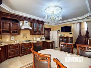 Дом 304м&sup2;, 2-этажный, участок 6 сот.  