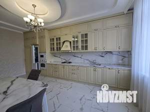 Дом 180м&sup2;, 2-этажный, участок 3 сот.  