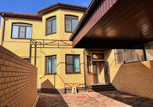 Дом 201м&sup2;, 2-этажный, участок 4 сот.  