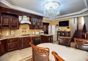 Дом 304м&sup2;, 2-этажный, участок 6 сот.  