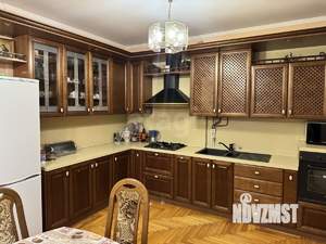 Дом 250м&sup2;, 2-этажный, участок 4 сот.  