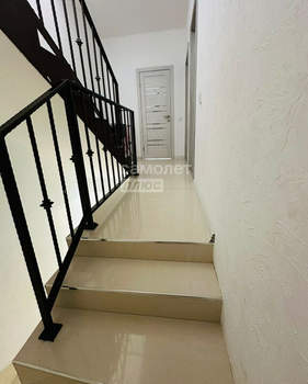 Дом 100м&sup2;, 3-этажный, участок 10 сот.  