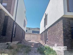 Дом 300м&sup2;, 2-этажный, участок 4 сот.  