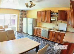 Дом 258м&sup2;, 3-этажный, участок 6 сот.  