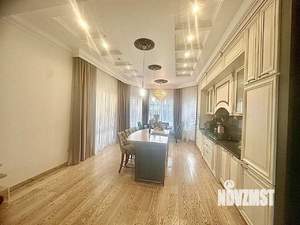 Дом 475м&sup2;, 2-этажный, участок 10 сот.  